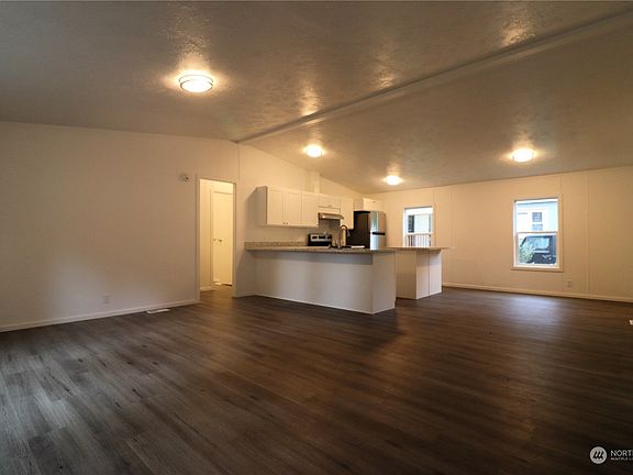 3rd image of 20118 135th Avenue E #47