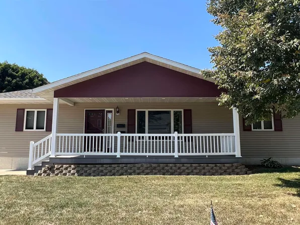 210 N Linn Ave, New Hampton, IA 50659