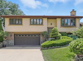 953 W Surrey Rd, Addison, IL 60101