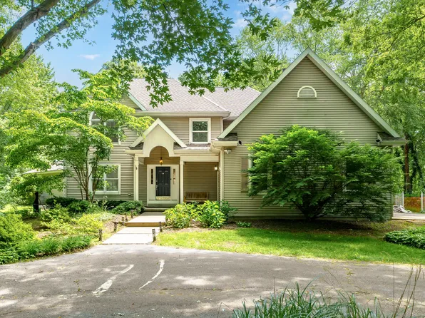 9833 Gast Rd, Bridgman, MI 49106