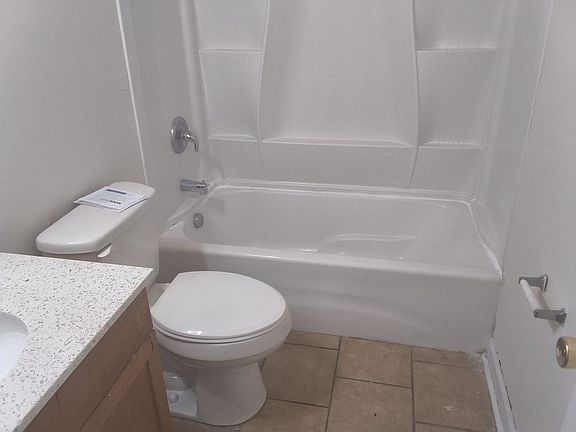 5th image of 111 N Main St Unit H