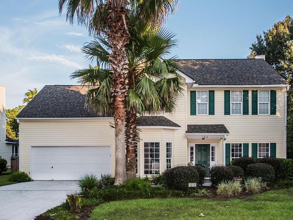 Never rented before, home is in pristine condition! 
