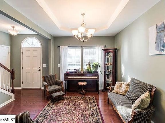 3rd image of 10 Pelham Townes Dr