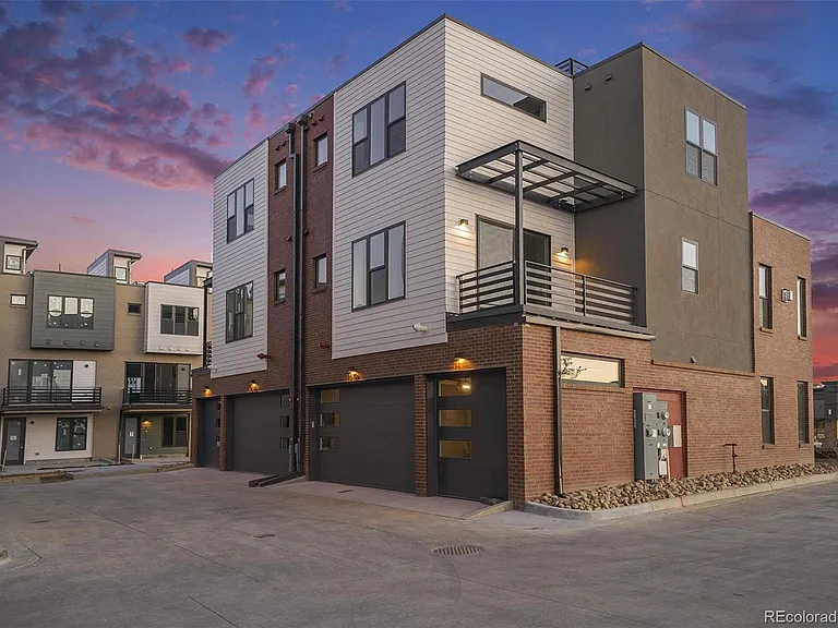 2670 Westview Way — Photo 3