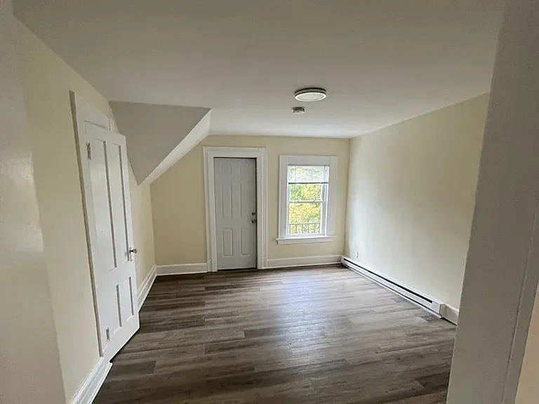 570 Broad St #3C — Photo 1