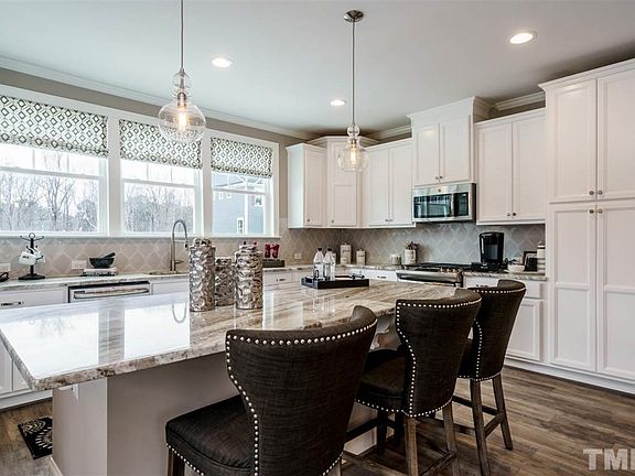 PHOTO REPRESENATIONAL-colors options vary not exact home, same floorplan