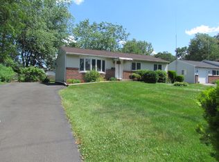 723 Valley Rd, Warminster, PA 18974