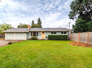 2525 Manor Dr, Springfield, OR 97477