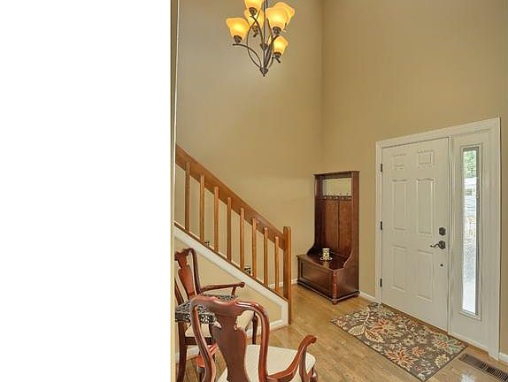 3rd image of 101 Yellowwood Dr