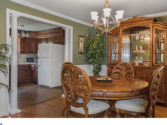 5th image of 7 Rosetree Ct