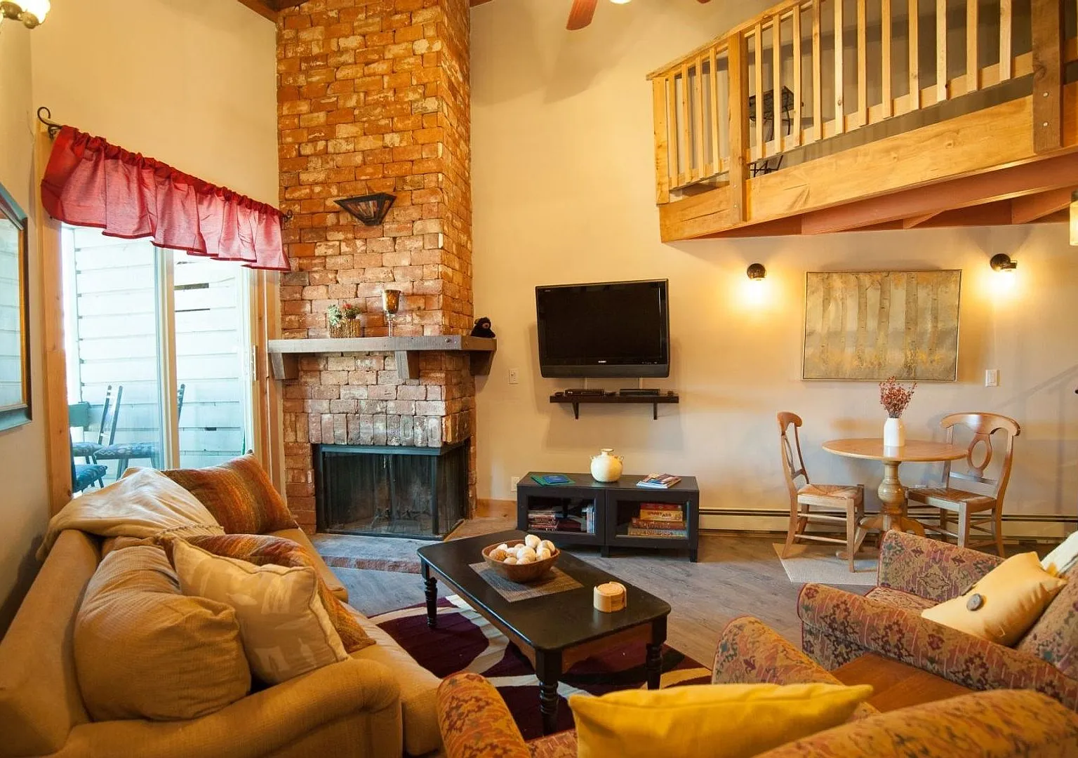 Long Term or Winter Seasonal Rental- Treehouse Condos 302C — Photo 2
