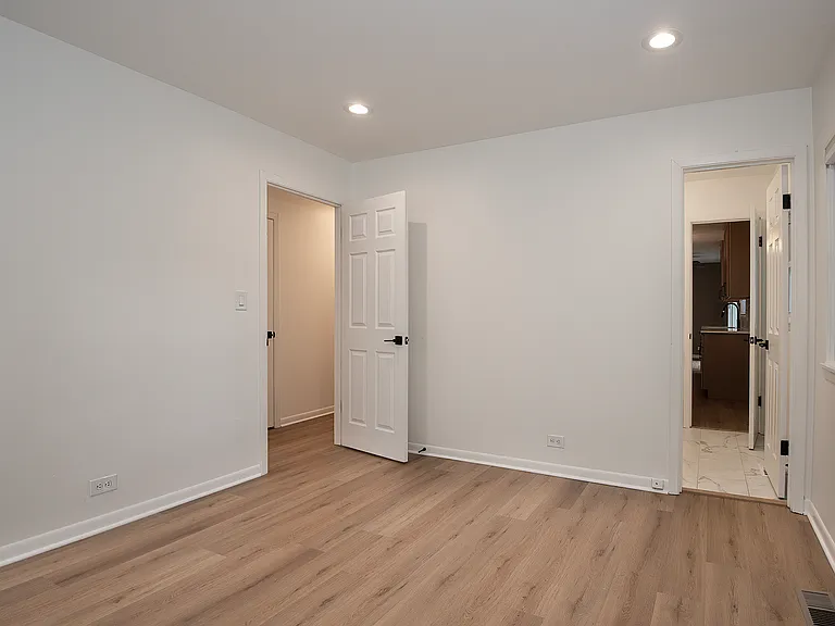 1021 Lonsdale Rd — Photo 8
