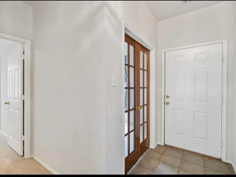 913 Soccer Dr — Photo 2