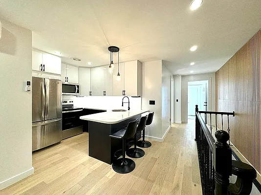 Rented by Pear NYC LLC | media 40