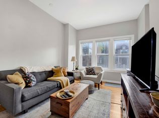 1914 W Henderson St APT 1F, Chicago, IL 60657