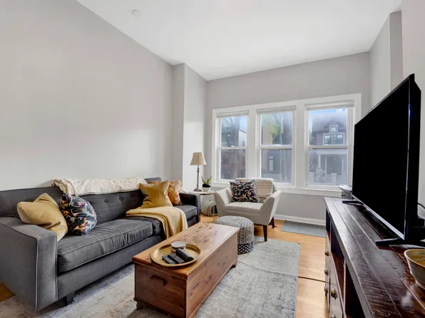 1914 W Henderson St APT 1F, Chicago, IL 60657
