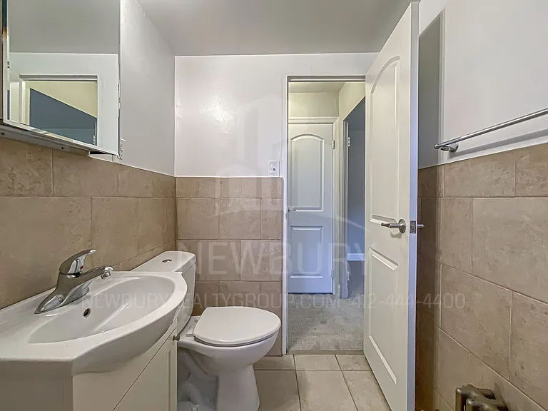 Aspen Court Apartments — Photo 17