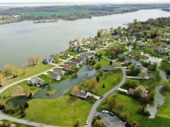 1229 Catawba Bay Dr, Port Clinton, OH 43452