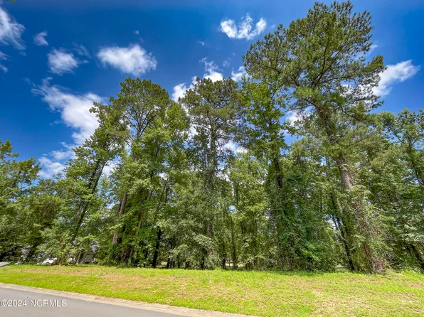 193 E Winding Way, Wallace, NC 28466