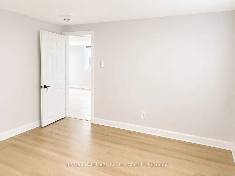 735 Borthwick Ave — Photo 5