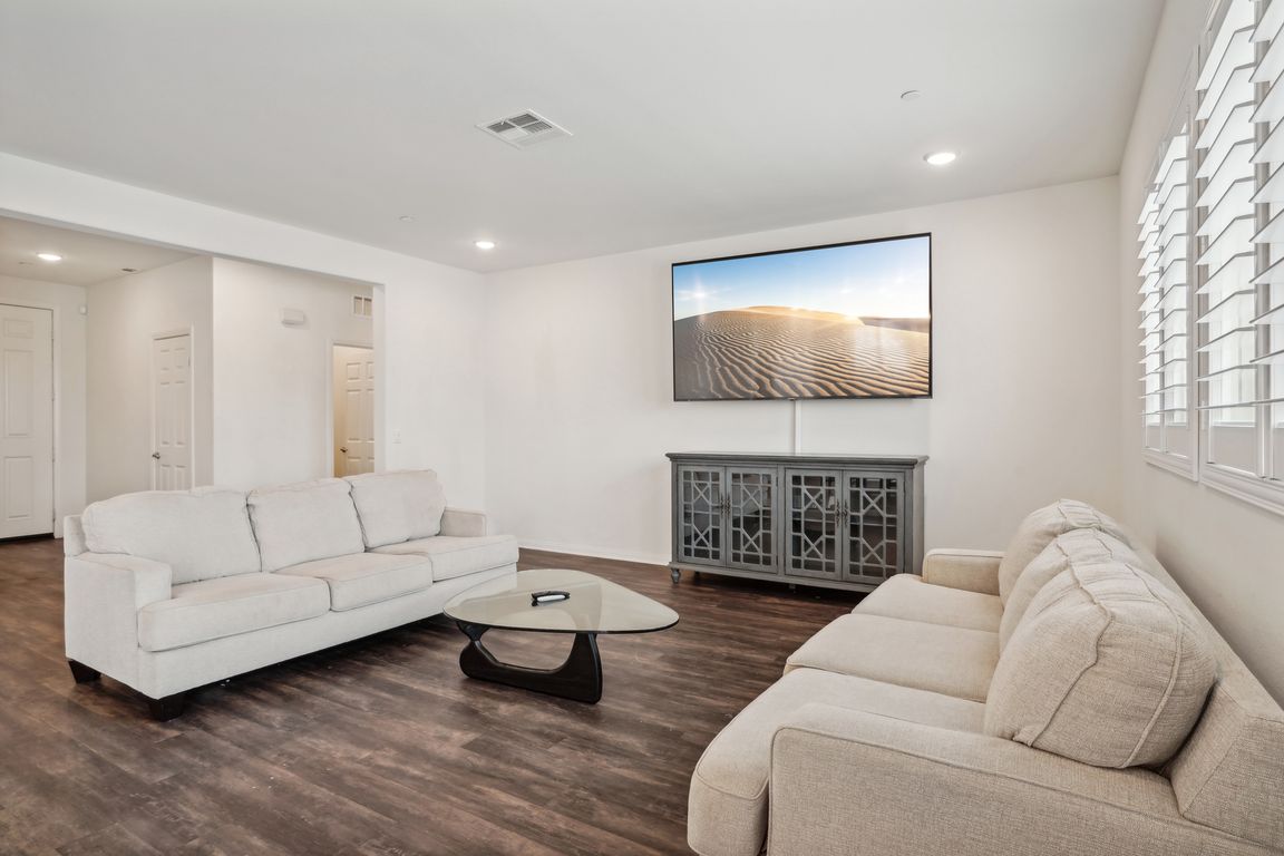 Bottlebrush Way-006.jpg
