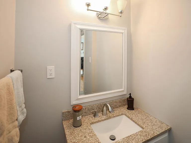 1822 Vernon St NW #302 — Photo 8