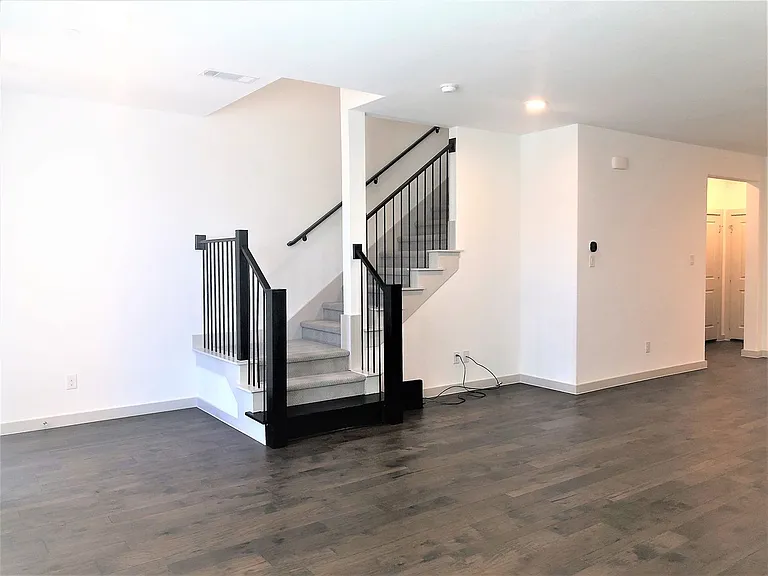 422 Bonfield Dr — Photo 7