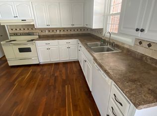 422 7th St, Lawrenceburg, TN 38464