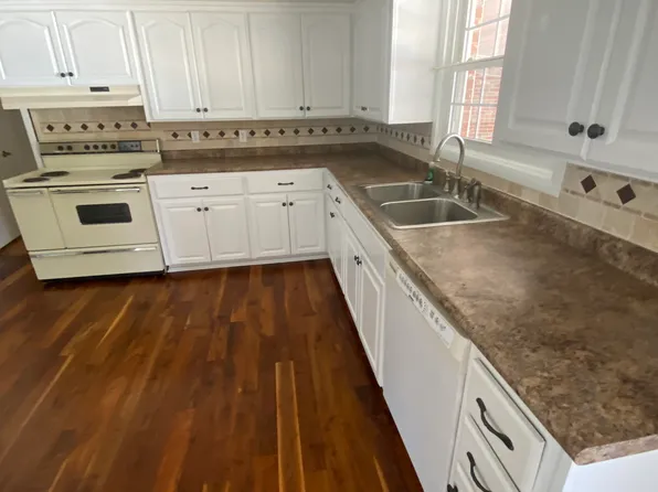 422 7th St, Lawrenceburg, TN 38464