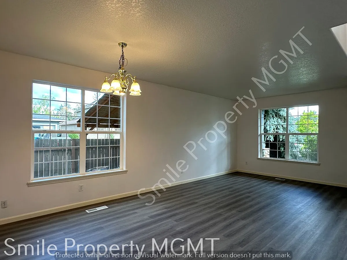 Building Photo - 15643 SE Kensington Dr
