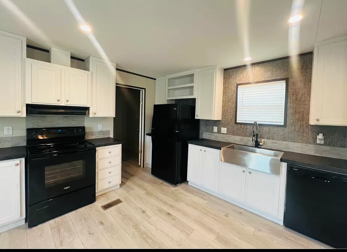 3 bed, 1216 sqft, $1,155 — Photo 2
