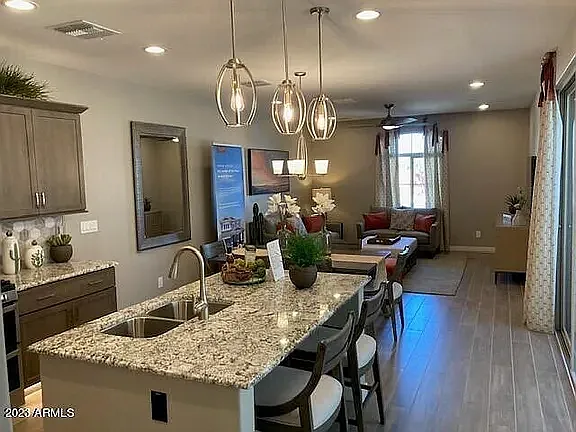 4 bed, 2067 sqft, $2,995 — Photo 4