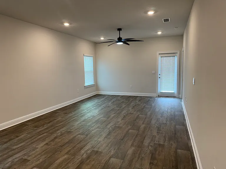 19130 Treehill Ln — Photo 11