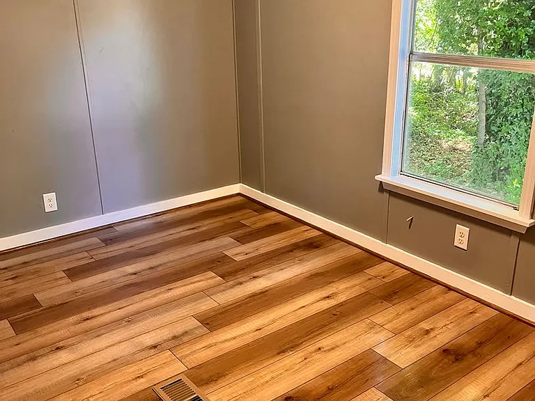 611 Broadway Ave — Photo 4