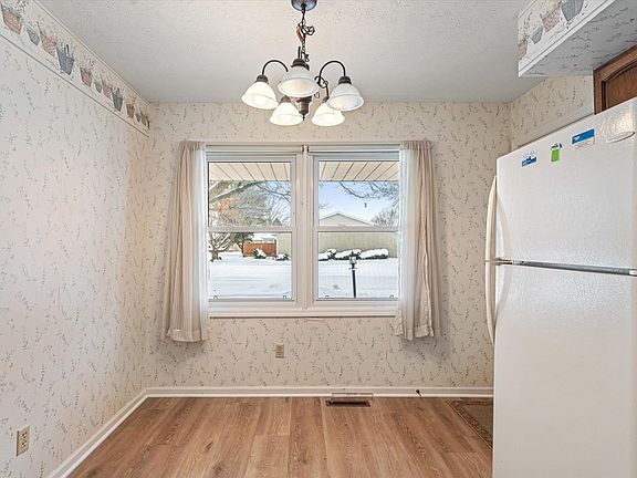 3rd image of 1903 Stonehedge Ln