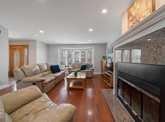 4th image of 4303 N Ottawa Ave