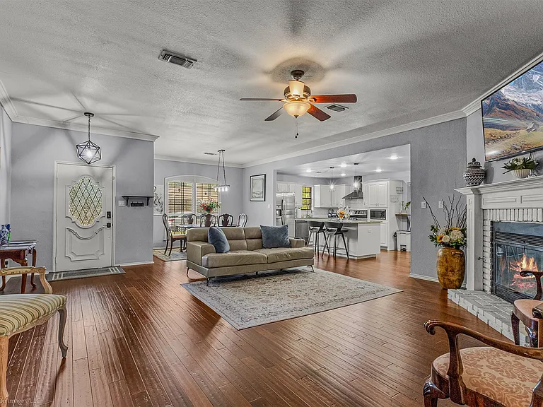1531 Pickwick Ln — Photo 4