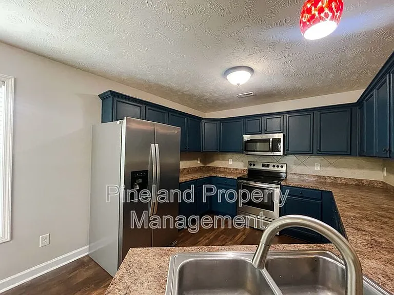 1621 Kershaw Loop — Photo 6