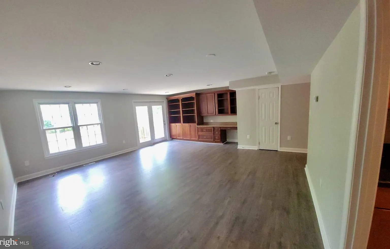3 bed, 3.5 bath, 1980 sqft, $2,900 — Photo 3