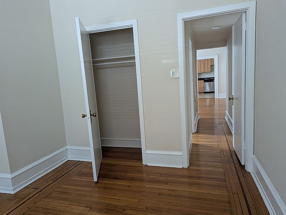 5th image of 3510 Ainslie St #1