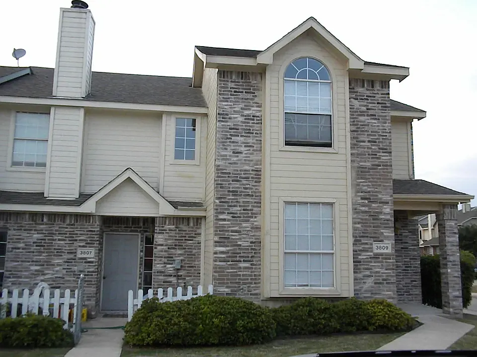 2 bed, 1133 sqft, $1,600 — Photo 3