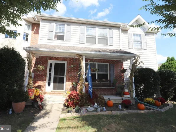 641 Chickadee Dr, Lititz, PA 17543