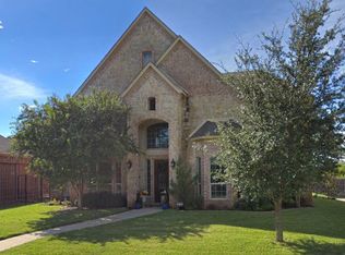 2217 Farrington Ln, Hurst, TX 76054
