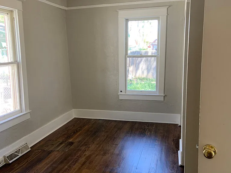 2020 Cedar St — Photo 5