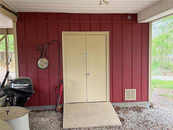 3rd image of 209 Pecan Dr