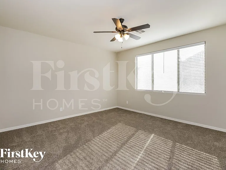 635 W Desert Hills Dr — Photo 7