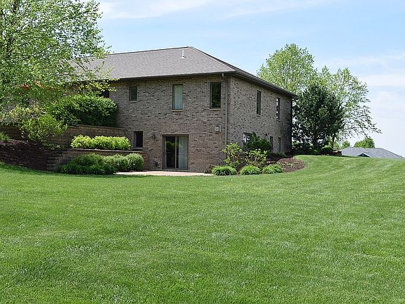 5th image of 10250 Blue Spruce Dr