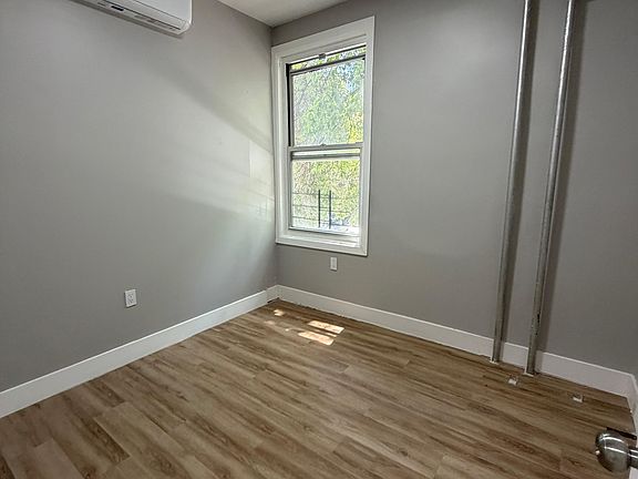 4th image of 1151 Grant Ave #2