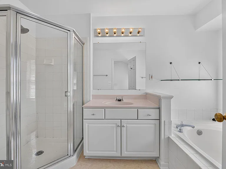 12054 Edgemere Cir — Photo 20