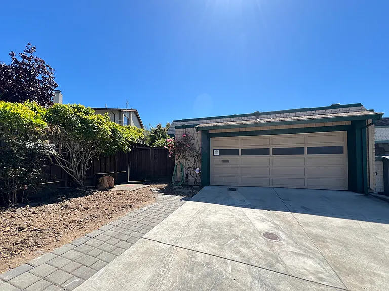 2286 Hastings Dr — Photo 1